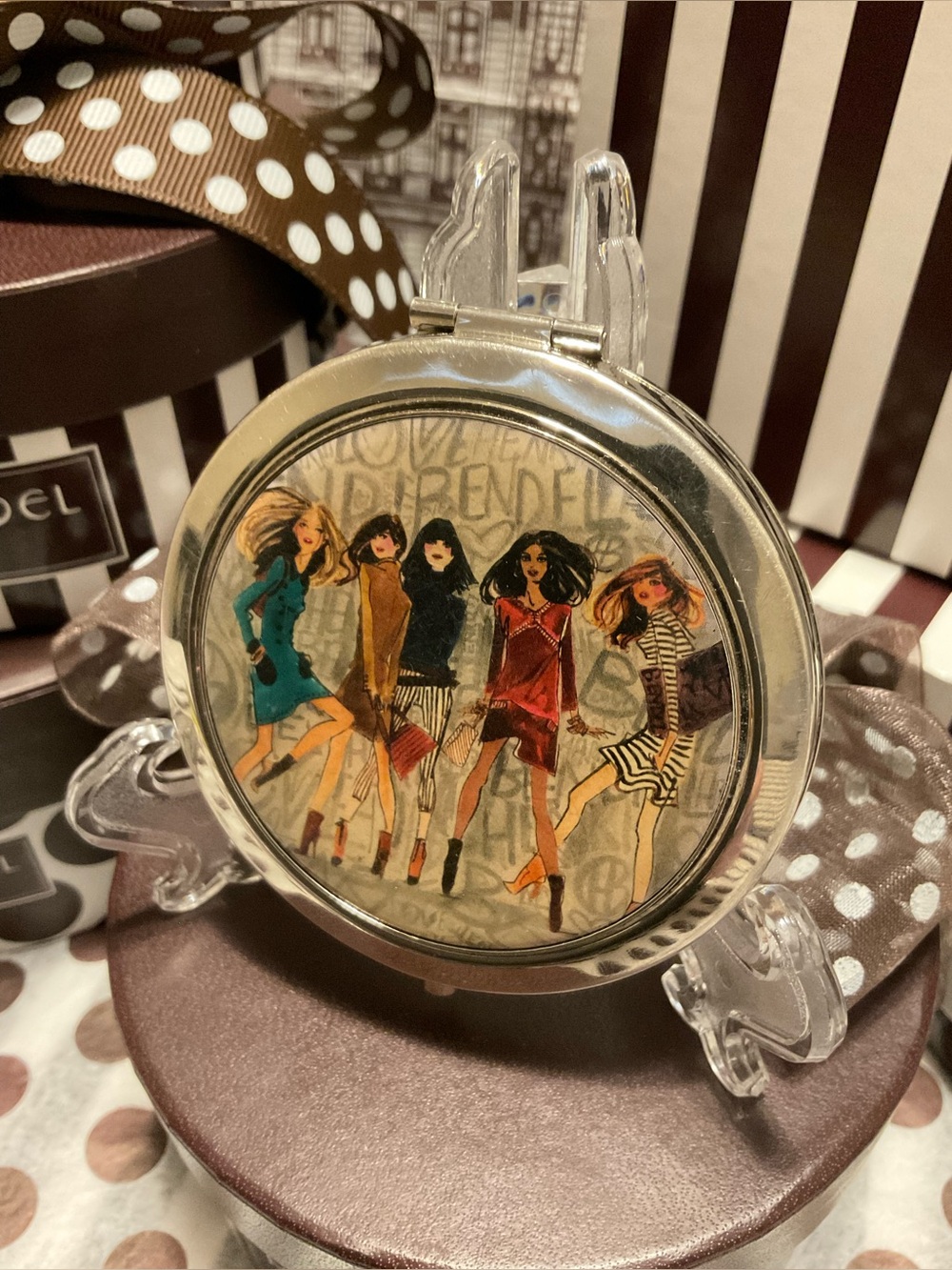 Well Loved Henri Bendel Compact Mirror - PLEASE READ - Picture 3 of 12